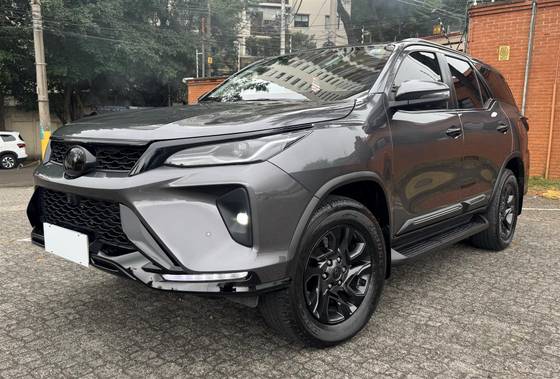 TOYOTA HILUX SW4 2.8 D-4D TURBO DIESEL SRX PLATINUM 7L 4X4 AUTOMÁTICO